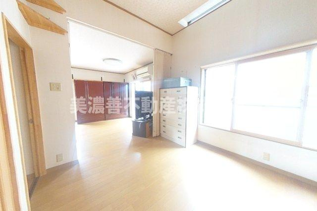 ６６００５　羽島市正木町不破一色中古戸建ての洋室