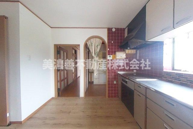 ６６００５　羽島市正木町不破一色中古戸建てのキッチン