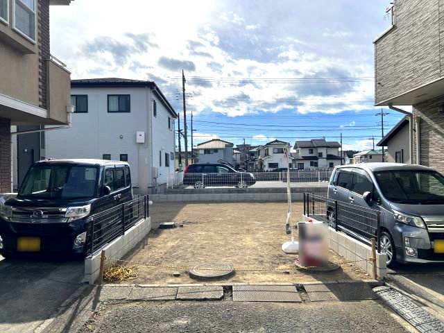 羽村市小作台2丁目　土地全1区画の前面道路含む現地写真