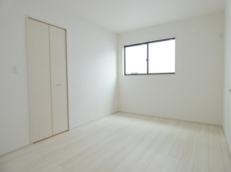 【洋室】 | GRAFARE下野市仁良川2期 | 明るい日差しが差し込む洋室♪