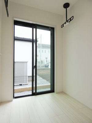 【洋室】 | GRAFARE下野市仁良川2期 | 天気を気にせず洗濯干しができるサンルーム♪