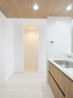 【その他】 | GRAFARE下野市仁良川2期 | 食品や食器の収納に便利なキッチン横パントリー♪