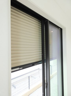【その他】 | GRAFARE下野市仁良川2期 | 3カ所のシャッター雨戸で安心感があります♪