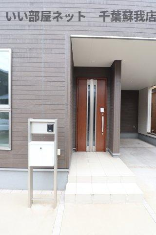 矢作町戸建のエントランス