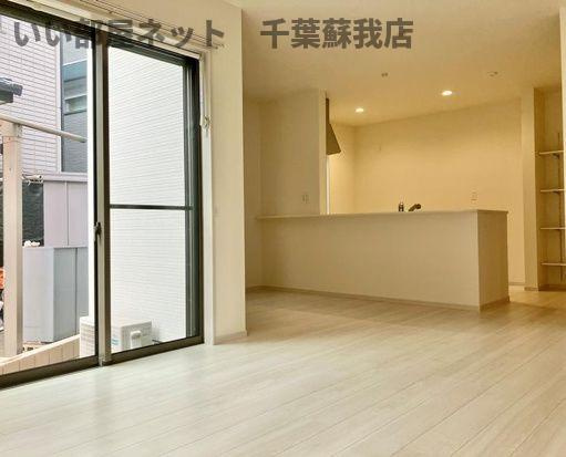 矢作町戸建の居間・リビング