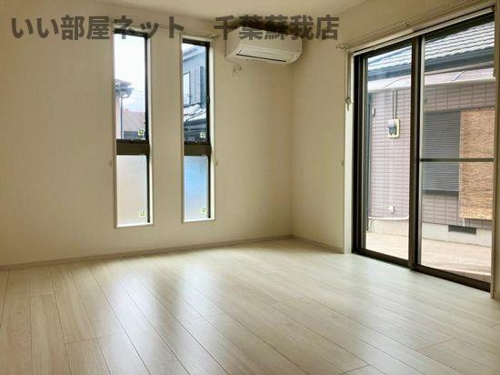 矢作町戸建の洋室