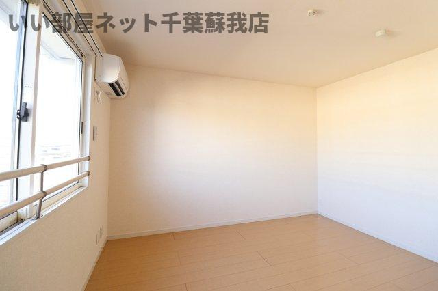 サニーリヴ Bの洋室|使い勝手のいい洋室です