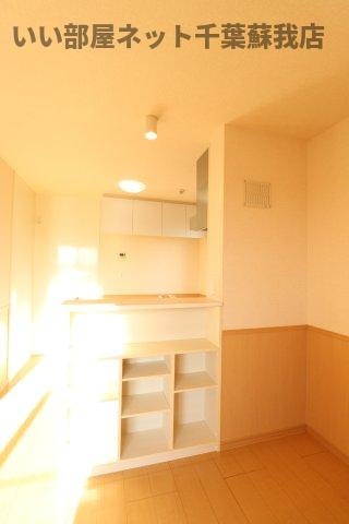 サニーリヴ Bの居間・リビング|ゆったりとしたリビングです