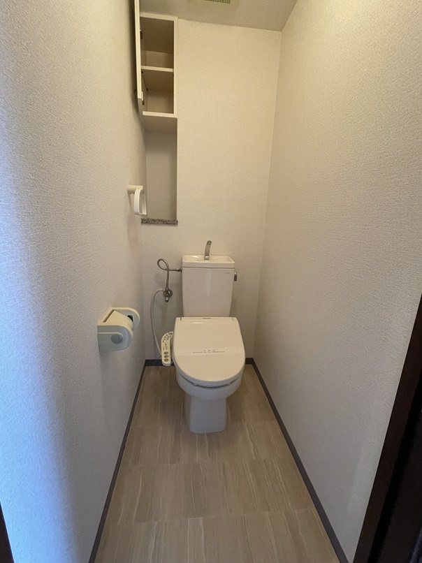 グランビュー大谷のトイレ|落ち着いた色調のトイレです