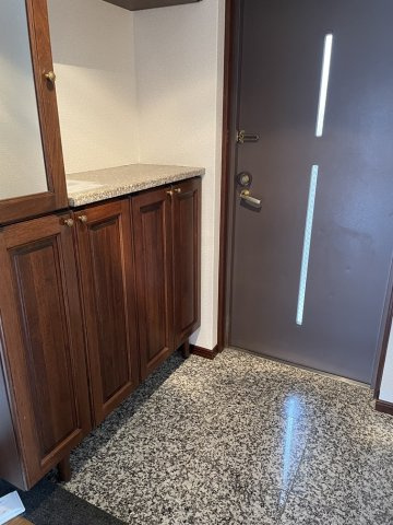 グランビュー大谷の玄関|明るい玄関です