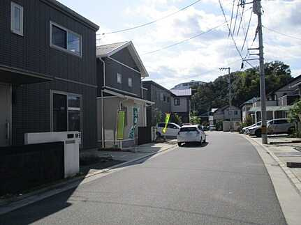 廿日市市大野字早時 グランツォ宮島の前面道路含む現地写真