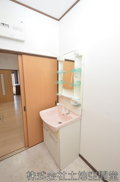 頃末南借家の独立洗面台