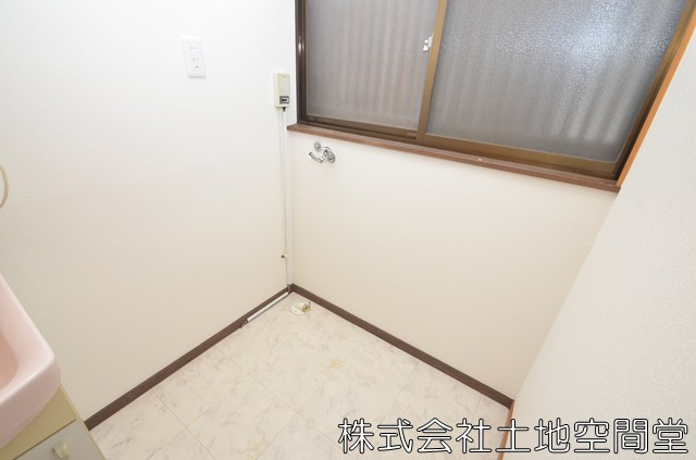 頃末南借家の洗面所