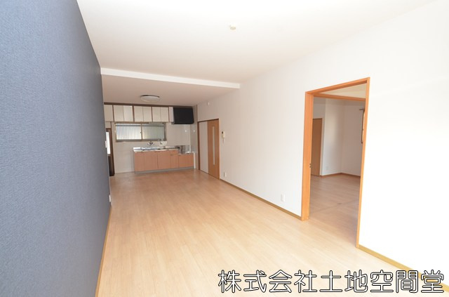 頃末南借家の居間・リビング