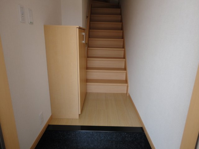 Ｃａｌｍ－Ｅ（カーム　イースト）の玄関|玄関