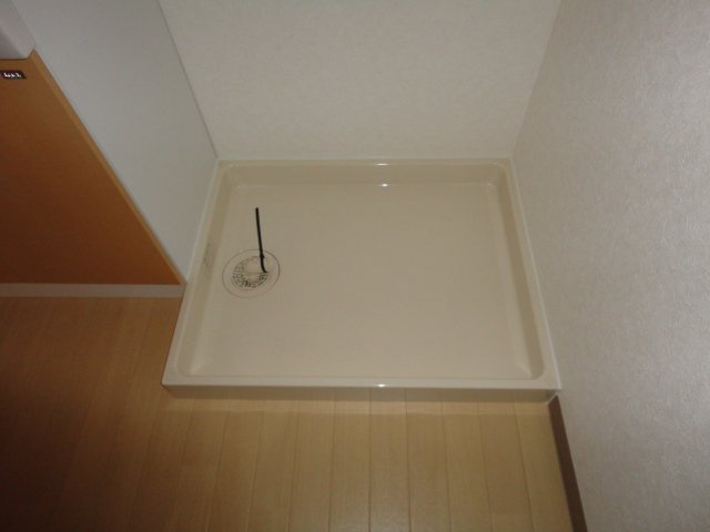 Ｃａｌｍ－Ｅ（カーム　イースト）の設備|洗濯機置場