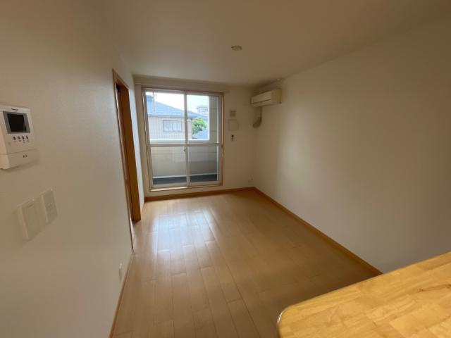 Ｃａｌｍ－Ｅ（カーム　イースト）の居間・リビング|リビング