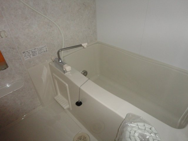 Ｃａｌｍ－Ｅ（カーム　イースト）の浴室|バス