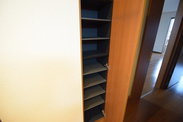 ディアコートの収納|廊下に収納スペースあります