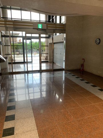 グランプレステージ明石西Ⅱのエントランス