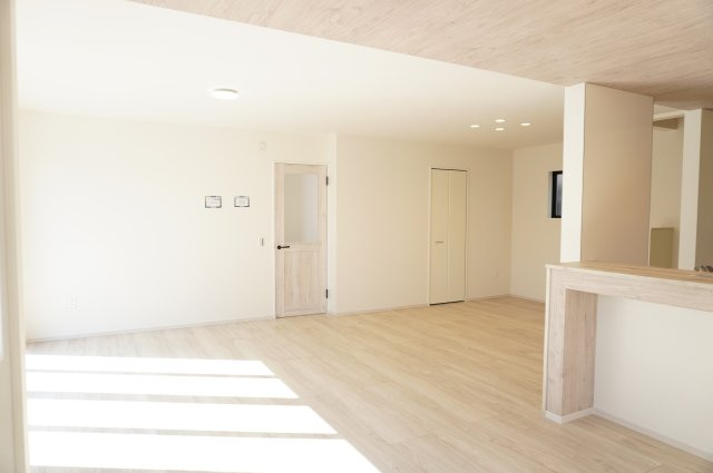 草加市弁天4丁目 新築分譲住宅の居間・リビング