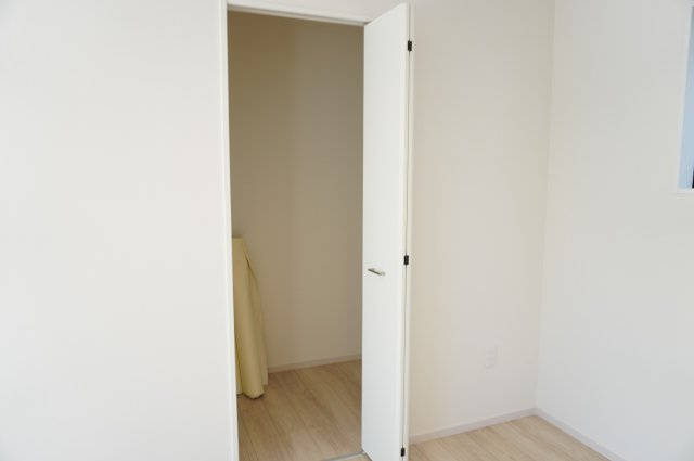 草加市弁天4丁目 新築分譲住宅の収納|ウォークインクローゼット