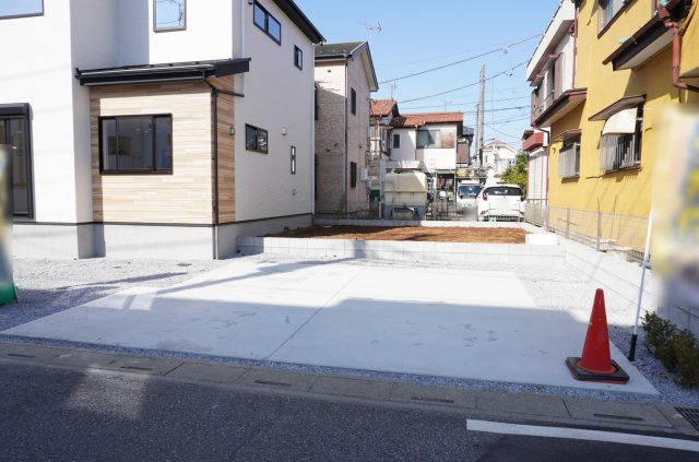 草加市弁天4丁目 新築分譲住宅の駐車場