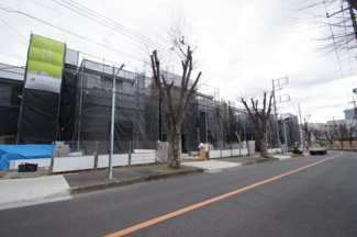 【前面道路含む現地写真】 | 【仲介手数料無料！！】稲城市平尾4丁目　新築戸建て（全16棟）3号棟　6580万円