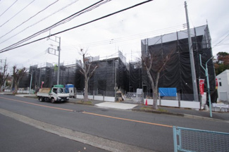 【前面道路含む現地写真】 | 【仲介手数料無料！！】稲城市平尾4丁目　新築戸建て（全16棟）3号棟　6580万円