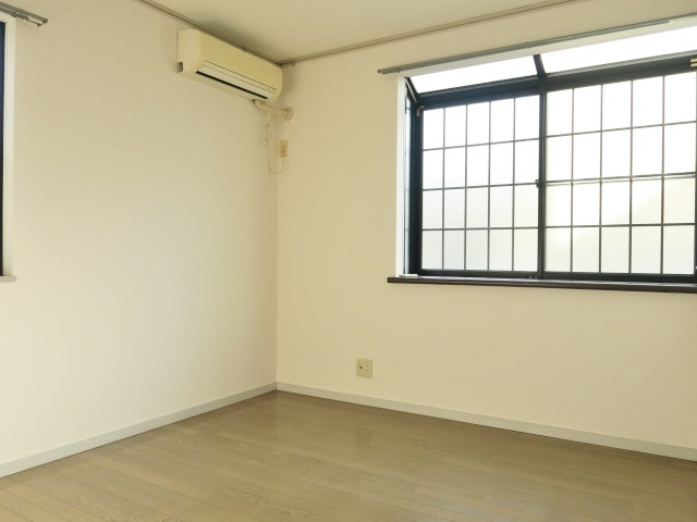 エステートピアＫの寝室|☆玄関側・洋室６帖の寝室です。☆