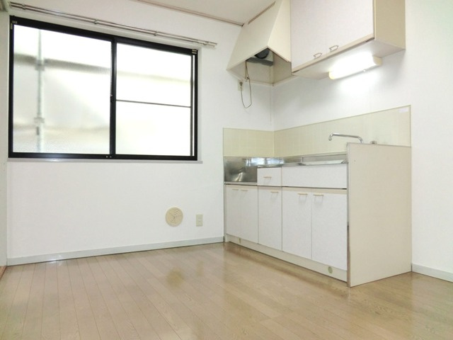 エステートピアＫのキッチン|☆キッチンにも窓があり、換気も十分可能です。☆