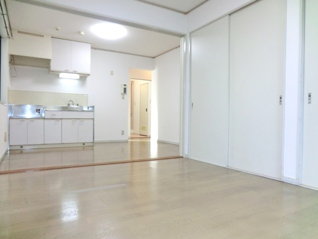 エステートピアＫの居間・リビング