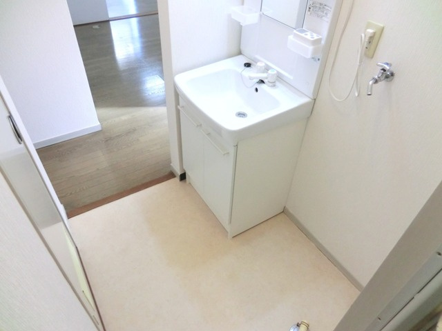 エステートピアＫの洗面所|☆広めの脱衣スペースです。☆