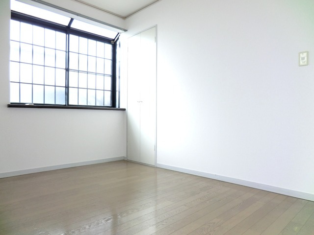 エステートピアＫの洋室