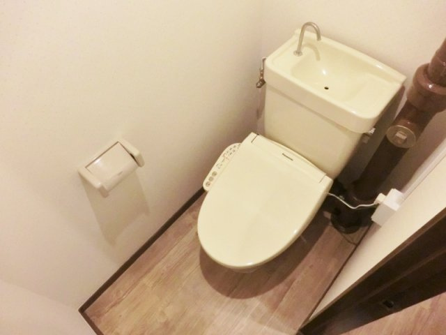 エステートピアＫのトイレ|☆新規に温水洗浄便座を設置致します。☆