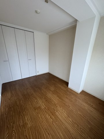 パークサイドビルの洋室