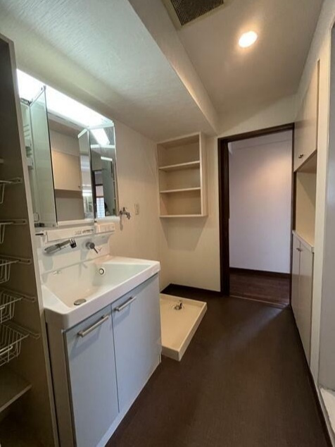 フローレンスパークの洗面所|明るい洗面所です