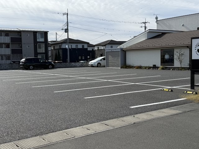 前橋市元総社町　売店舗の外観