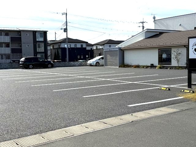 前橋市元総社町　売店舗の外観