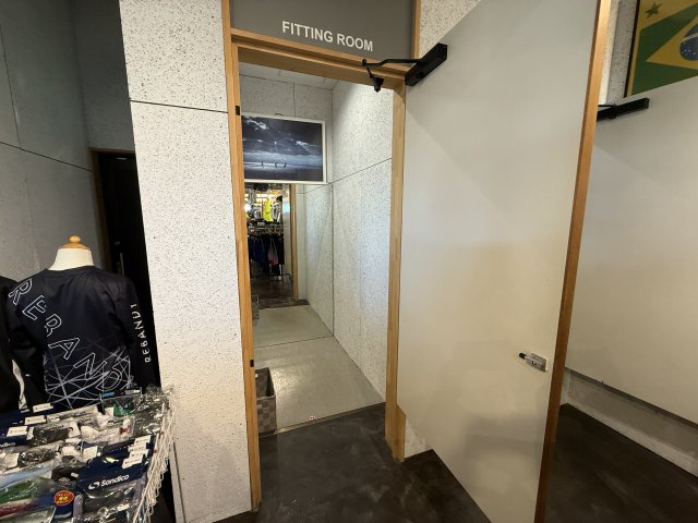 前橋市元総社町　売店舗の内装