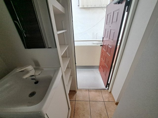 コウシエンイトーハイツの玄関