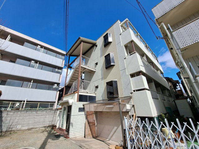 コウシエンイトーハイツの外観