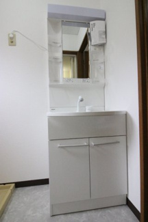 【独立洗面台】 | 朝の支度にも助かる、独立の洗髪洗面化粧台