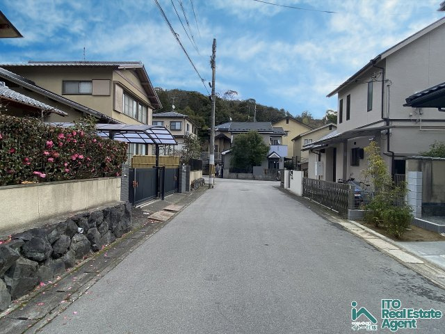 岩倉長谷町 新築戸建の前面道路含む現地写真