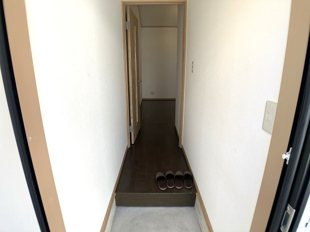 浜添アパートの玄関|玄関あけても室内が見えない設計になっています