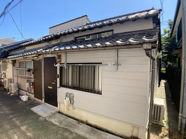 浜添アパートの外観|リノベーションされたテラスハウス