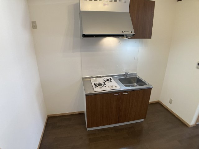 浜添アパートのキッチン|システムキッチン、2口ガスコンロ付き