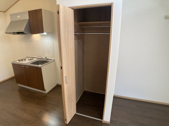 浜添アパートの収納|クローゼットスペースも完備しています