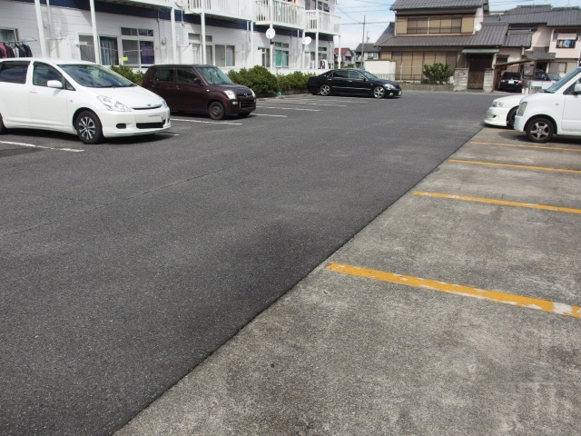 コーポ西浦Ⅱの駐車場