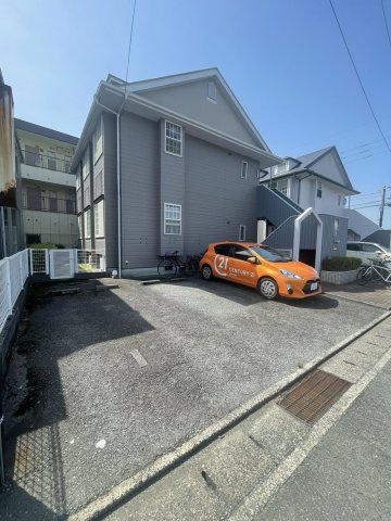 パンシオンビラD棟の駐車場
